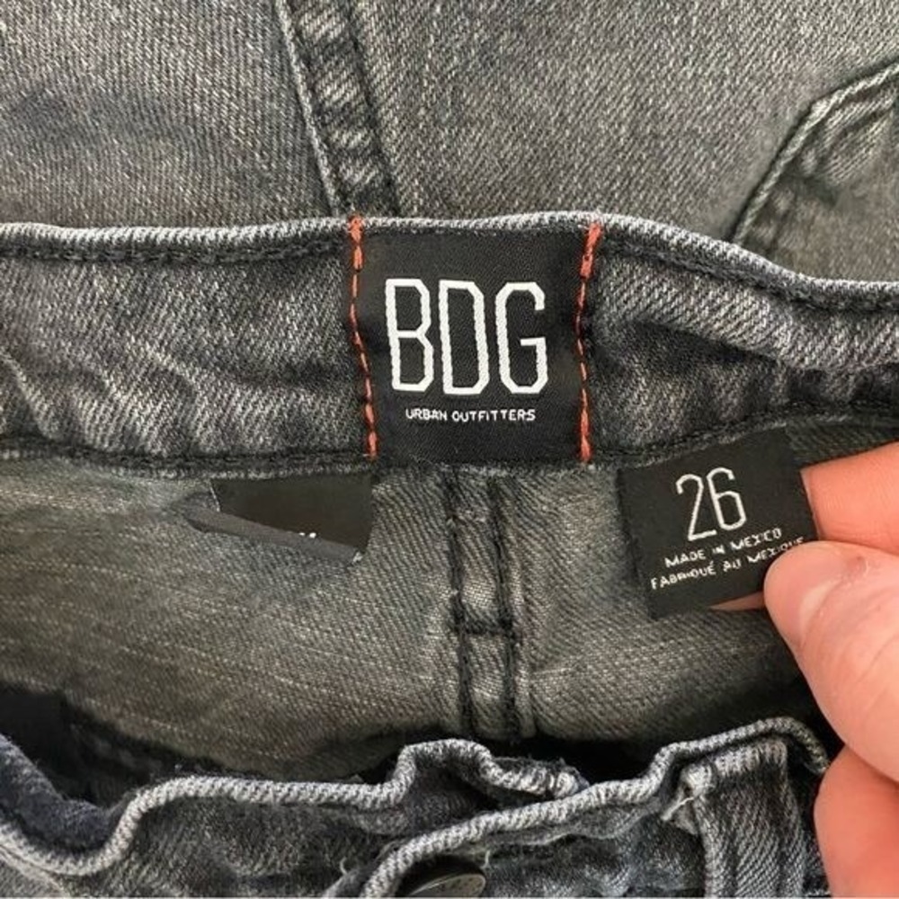 BDG Mom High Rise Cuffed Stone Washed Black Denim Shorts Size 26 - Picture 5 of 6
